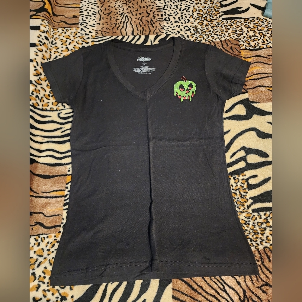 Disney Junior's Black Short Sleeve Shirt with Green Apple Design Size Medium
